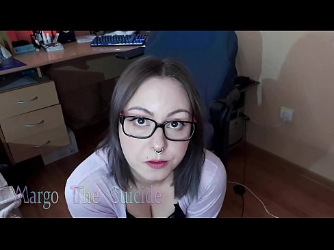 ❤️ 眼鏡をかけたセクシーな少女がカメラに向かってディルドを深くしゃぶる ☑ at porn ja.porn-mate.ru ❌️